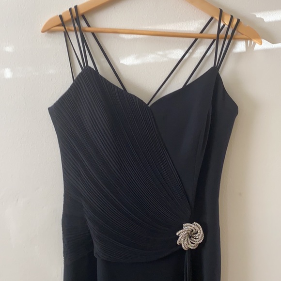 Daymor Couture long black formal dress - Picture 2 of 11